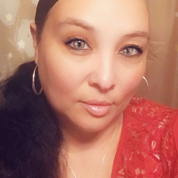 Meet the Posher Other - Meet your Posher, Mona